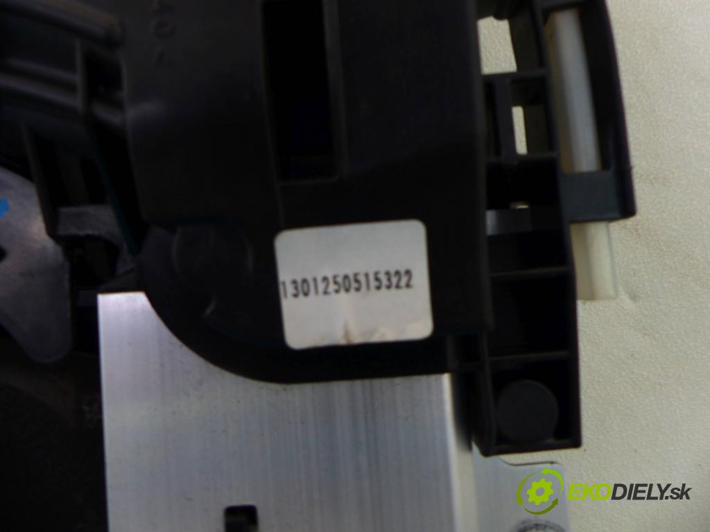 Lexus GS IV 2011-2020 3.5 hybrid 292KM automatic 215 kW 3456 cm3 4- Střešní okno:  (Okna karoserie)