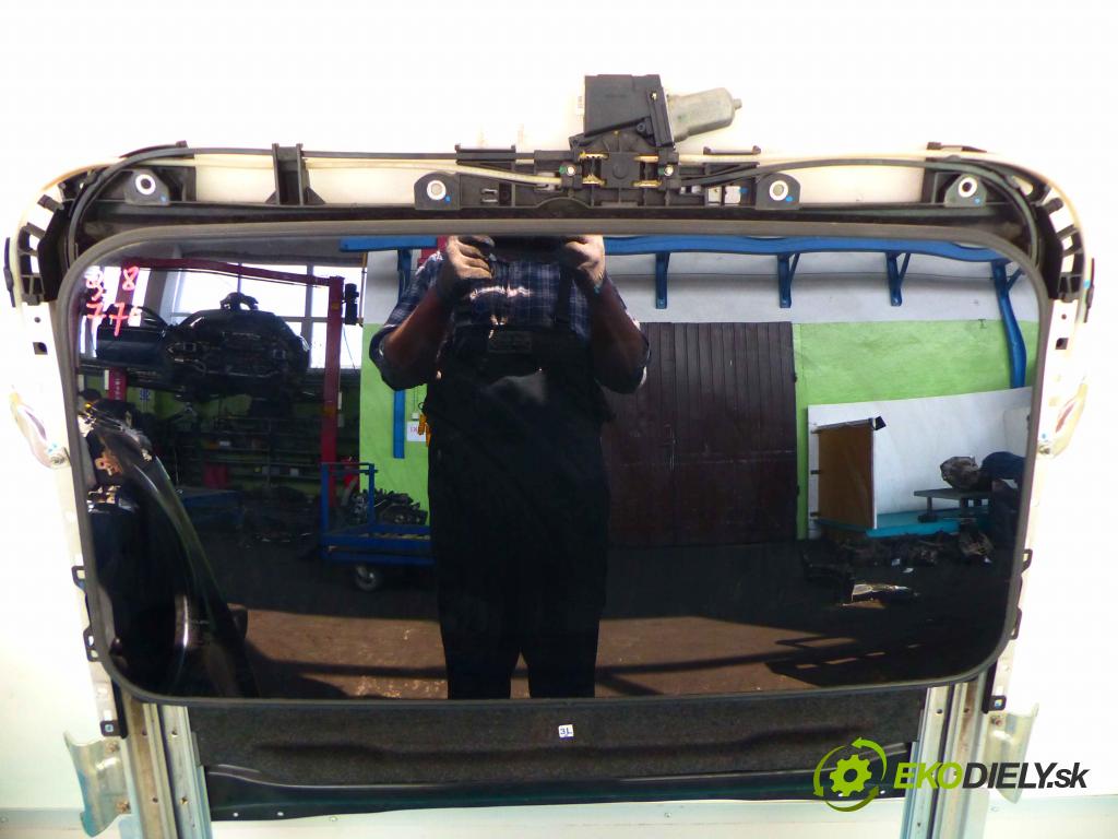 Lexus GS IV 2011-2020 3.5 hybrid 292KM automatic 215 kW 3456 cm3 4- Střešní okno:  (Okna karoserie)