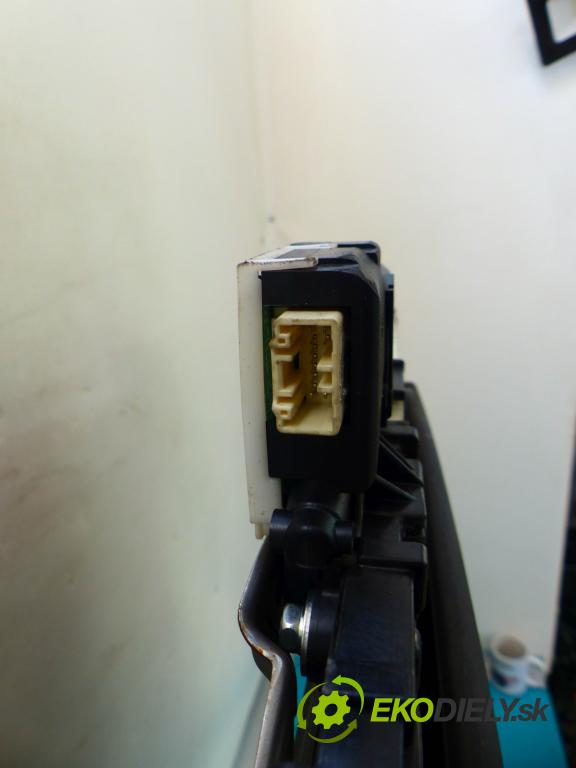 Lexus GS IV 2011-2020 3.5 hybrid 292KM automatic 215 kW 3456 cm3 4- Střešní okno:  (Okna karoserie)