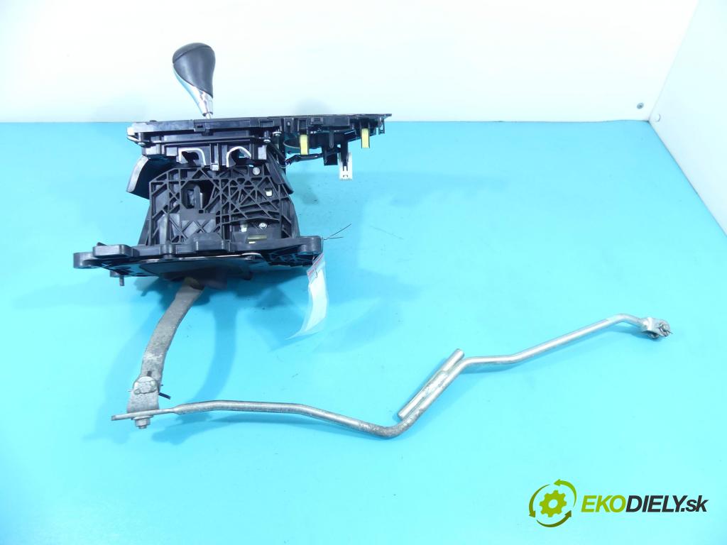 Lexus GS IV 2011-2020 3.5 hybrid 292KM automatic 215 kW 3456 cm3 4- Páka: Změny: stupeň,rýchlosť  (Rýchlostné páky / kulisy)