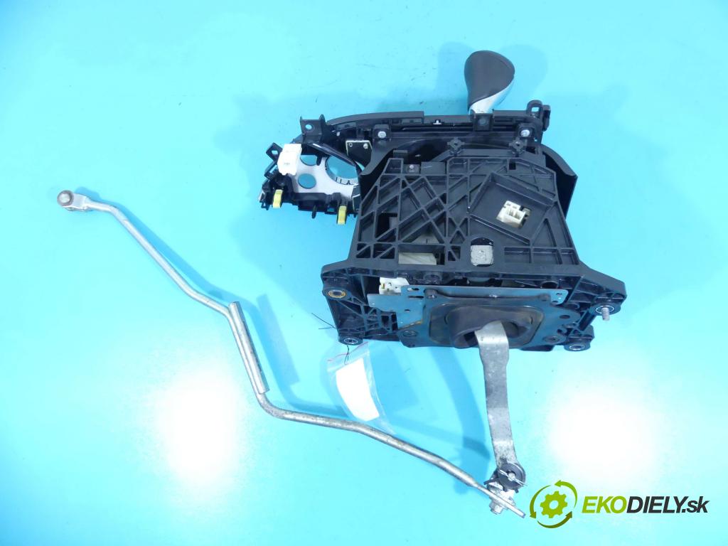 Lexus GS IV 2011-2020 3.5 hybrid 292KM automatic 215 kW 3456 cm3 4- Páka: Změny: stupeň,rýchlosť  (Rýchlostné páky / kulisy)