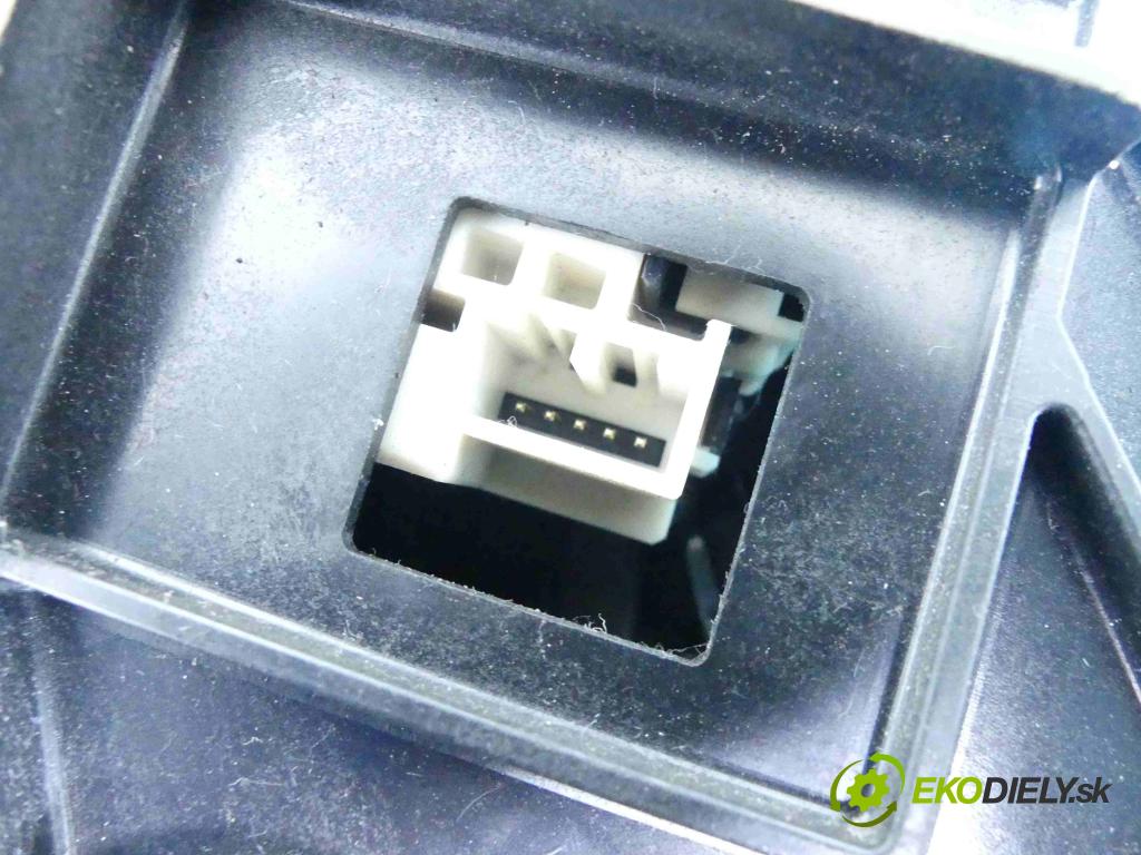 Lexus GS IV 2011-2020 3.5 hybrid 292KM automatic 215 kW 3456 cm3 4- Páka: Změny: stupeň,rýchlosť  (Rýchlostné páky / kulisy)