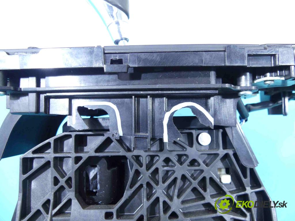 Lexus GS IV 2011-2020 3.5 hybrid 292KM automatic 215 kW 3456 cm3 4- Páka: Změny: stupeň,rýchlosť  (Rýchlostné páky / kulisy)