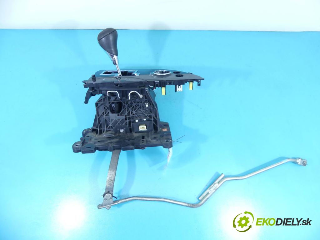 Lexus GS IV 2011-2020 3.5 hybrid 292KM automatic 215 kW 3456 cm3 4- Páka: Změny: stupeň,rýchlosť  (Rýchlostné páky / kulisy)