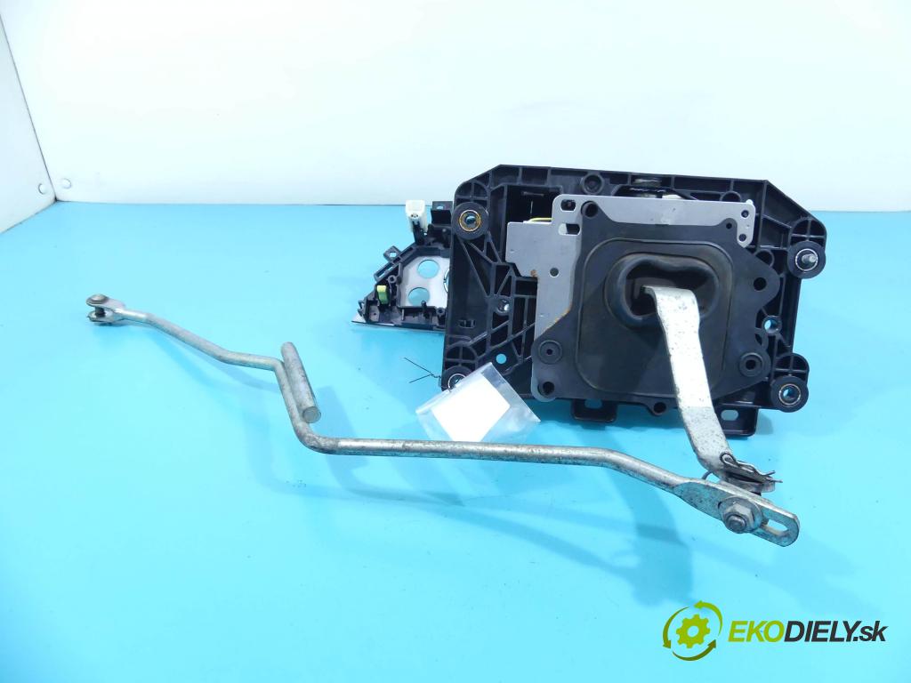 Lexus GS IV 2011-2020 3.5 hybrid 292KM automatic 215 kW 3456 cm3 4- Páka: Změny: stupeň,rýchlosť  (Rýchlostné páky / kulisy)