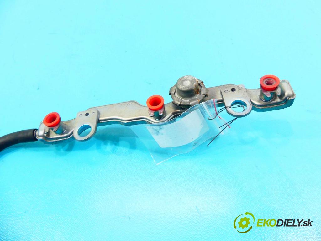 Lexus GS IV 2011-2020 3.5 hybrid 292KM automatic 215 kW 3456 cm3 4- lišta vstrekovacia 23270-31120 (Vstrekovacie lišty)