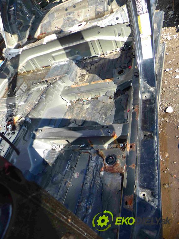 Toyota Camry XV40 2006-2011 2.4 16v automatic 158 kW 2387 cm3 4- práh levý  (Ostatní)