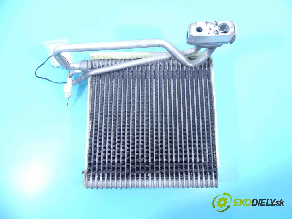 Nissan Altima L31 2002-2006 2.5 16v 177 HP automatic 130 kW 2488 cm3 4- radiator  (Radiátory kúrenia)