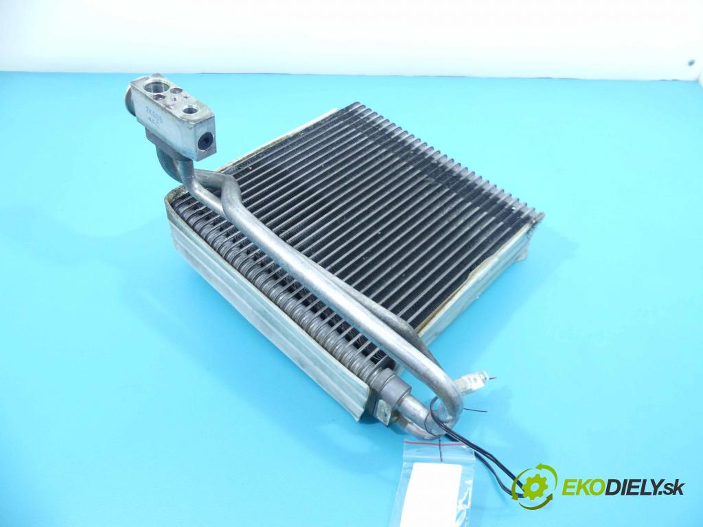 Nissan Altima L31 2002-2006 2.5 16v 177 HP automatic 130 kW 2488 cm3 4- radiator  (Radiátory kúrenia)