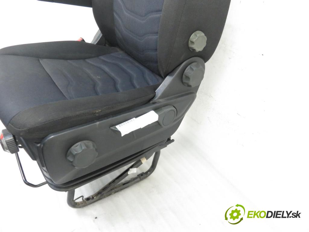 IVECO DAILY VI Furgon FURGON 2020 100,00 3.0 NaturalPower 136 - F1CFA401C 2998,00 Sedadlo šoféri