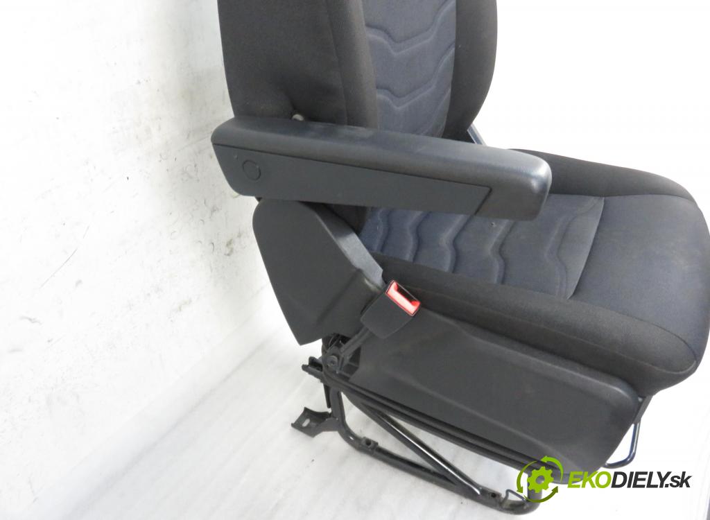 IVECO DAILY VI Furgon FURGON 2020 100,00 3.0 NaturalPower 136 - F1CFA401C 2998,00 Sedadlo šoféri