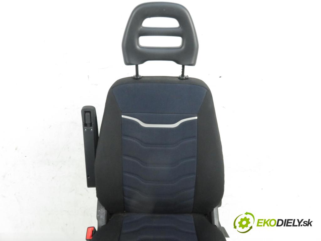 IVECO DAILY VI Furgon FURGON 2020 100,00 3.0 NaturalPower 136 - F1CFA401C 2998,00 Sedadlo šoféri