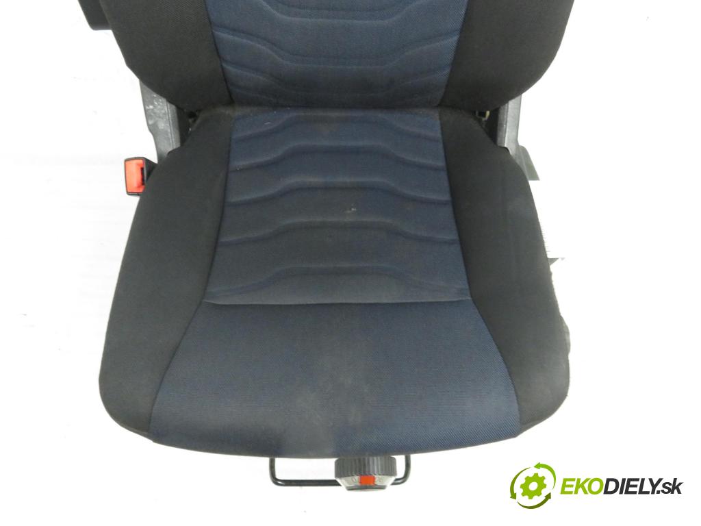 IVECO DAILY VI Furgon FURGON 2020 100,00 3.0 NaturalPower 136 - F1CFA401C 2998,00 Sedadlo šoféri