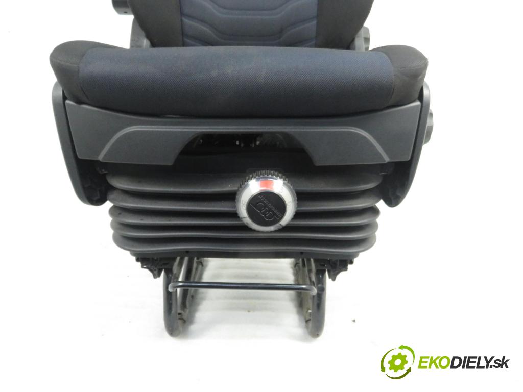 IVECO DAILY VI Furgon FURGON 2020 100,00 3.0 NaturalPower 136 - F1CFA401C 2998,00 Sedadlo šoféri