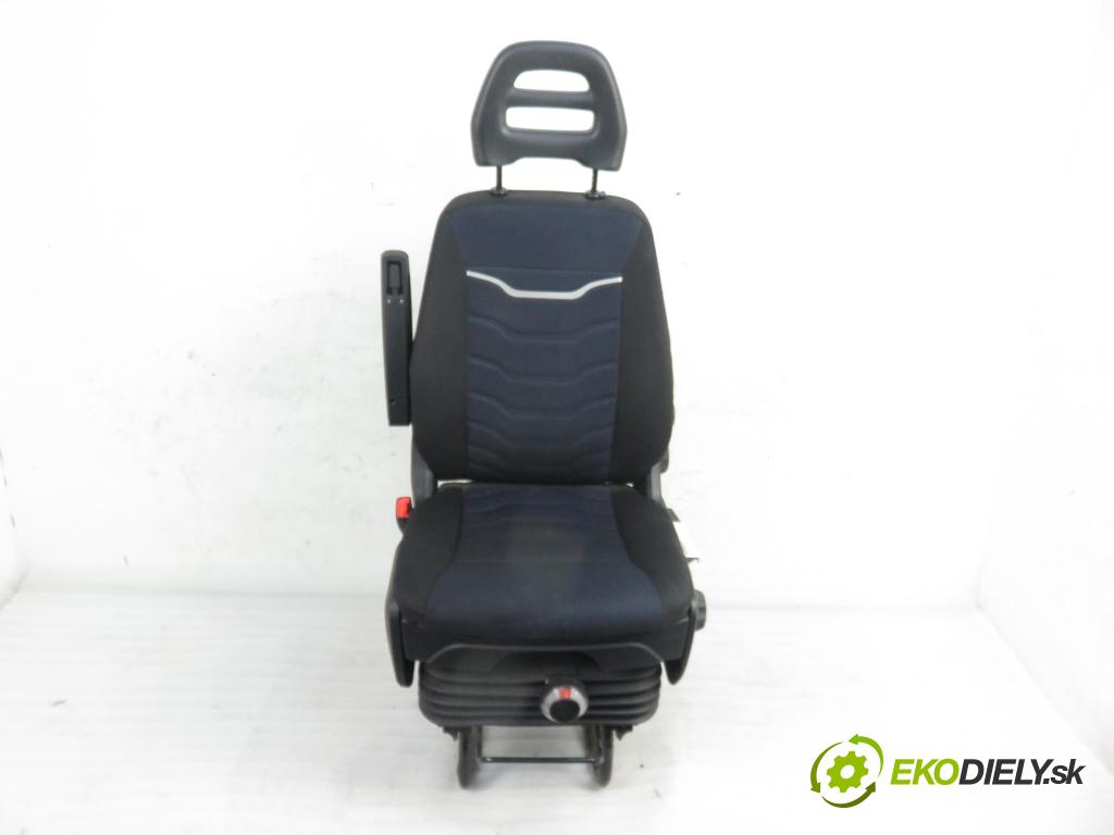 IVECO DAILY VI Furgon FURGON 2020 100,00 3.0 NaturalPower 136 - F1CFA401C 2998,00 Sedadlo šoféri