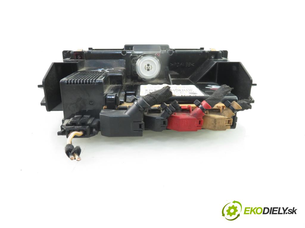 AUDI A4 (8D2, B5) SEDAN 2000 85,00 1.9 TDI quattro - AJM 1896,00 Panel kúrenia KLIMATRONIK 8D0820043M ; 5HB00790805