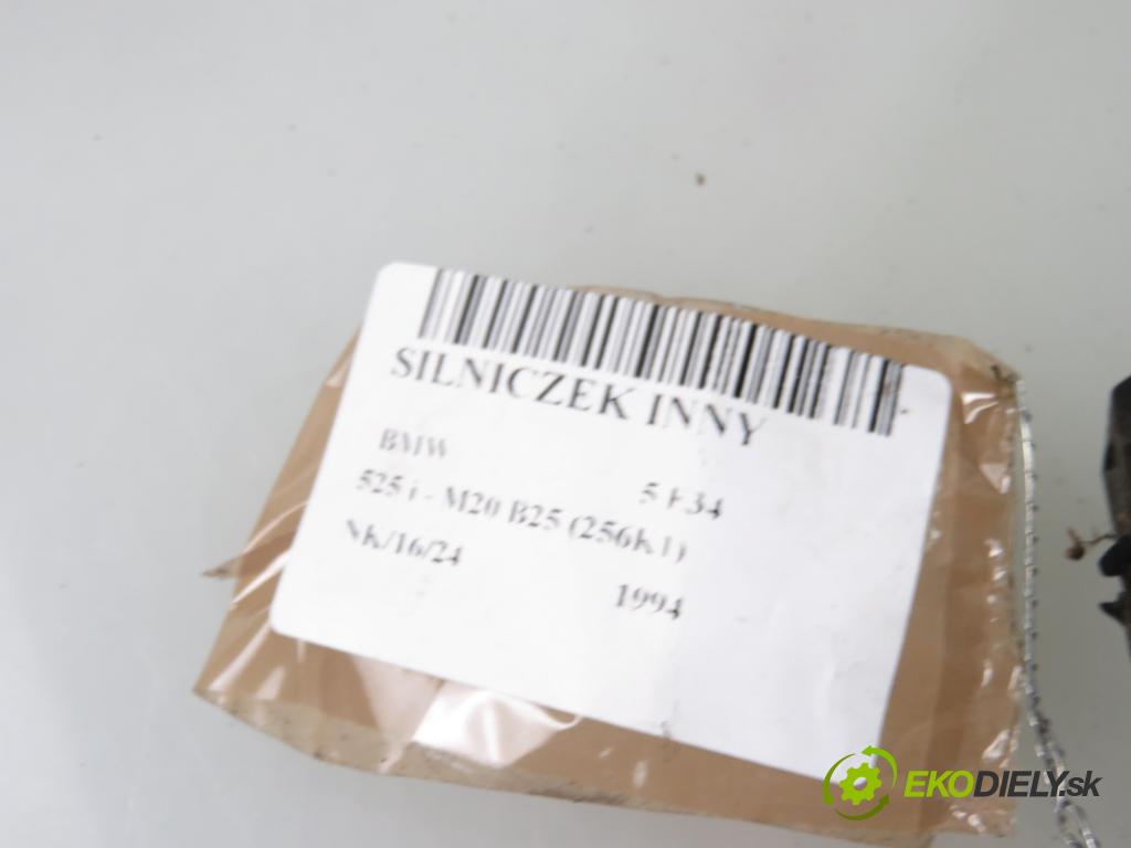 BMW 5 (E34) SEDAN 1994 0,00 525 i - M20 B25 (256K1) 2494,00 Motorček stieračov predný 1384758 ; 0390241413