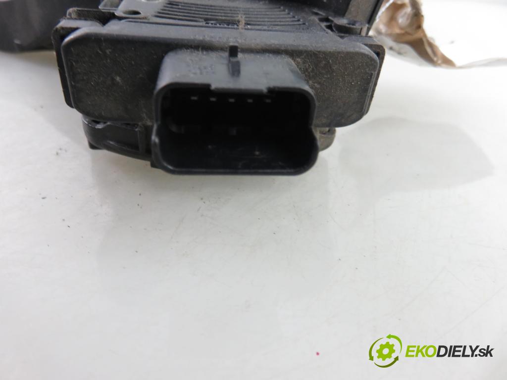 PEUGEOT 207 (WA_, WC_) HB 2006 88,00 1.6 16V VTi - 5FW (EP6) 1598,00 Potenciometer plynu 968075688002 ; 6PV00908300 (Pedále)