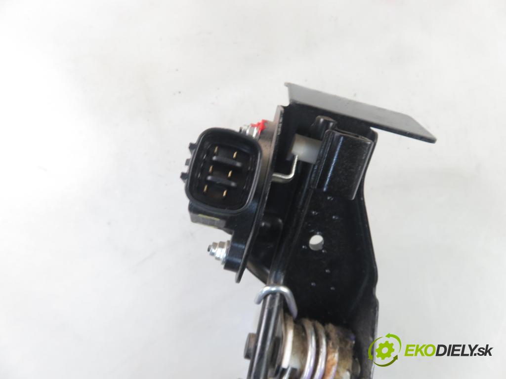 TOYOTA COROLLA Verso (ZER_, ZZE12_, R1_) MINIVAN 2006 100,00 2.2 D-4D (AUR10_) - 2AD-FTV 2231,00 Potenciometer plynu 8928152021 ; 1983003041 (Pedále)