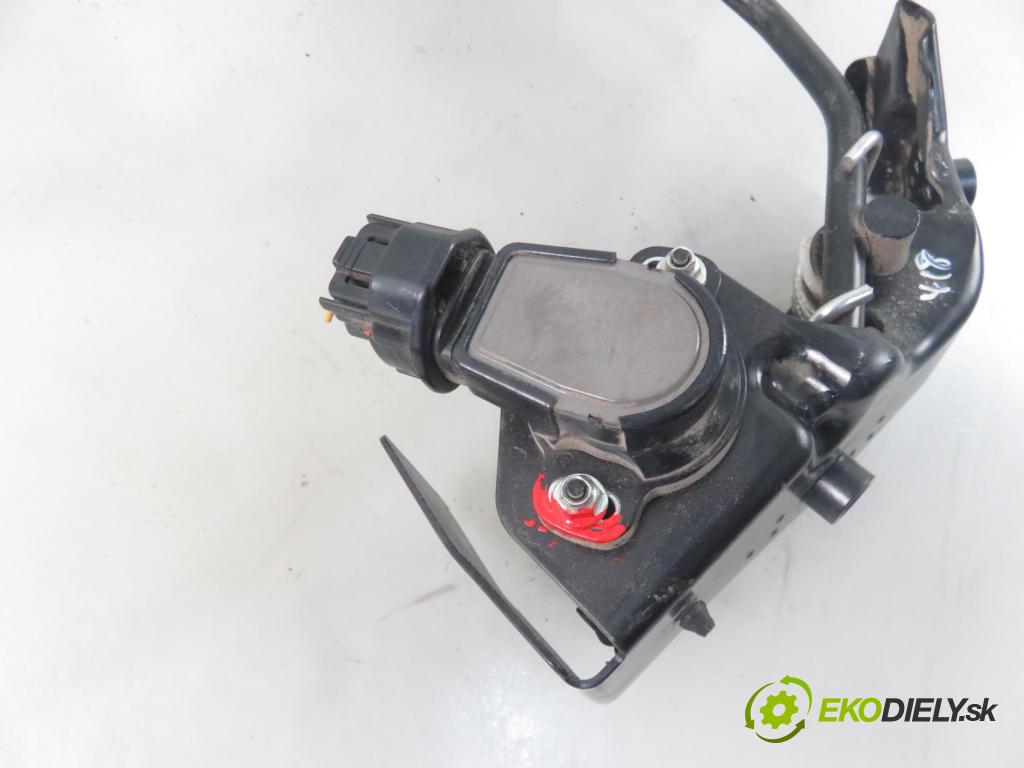 TOYOTA COROLLA Verso (ZER_, ZZE12_, R1_) MINIVAN 2006 100,00 2.2 D-4D (AUR10_) - 2AD-FTV 2231,00 Potenciometer plynu 8928152021 ; 1983003041 (Pedále)