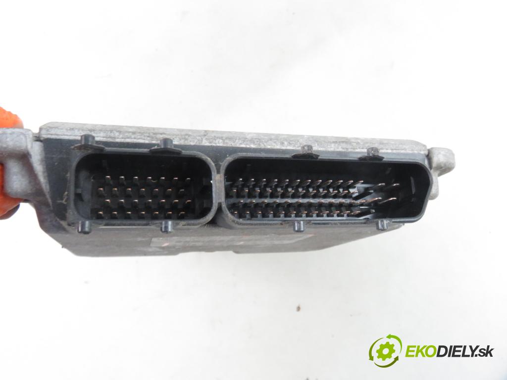 AUDI A3 (8L1) HB 1997 92,00 1.8 - AGN 1781,00 Riadiaca jednotka Motor 06A906018C ; 0261204127