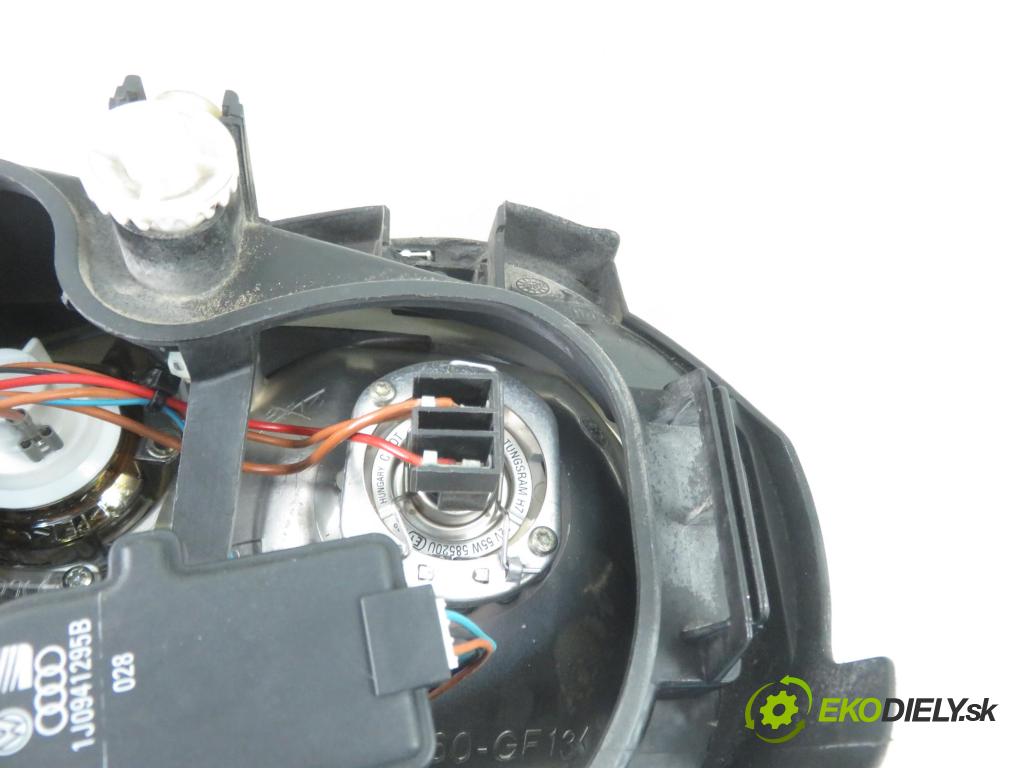 VW GOLF IV (1J1) HB 1998 50,00 1.9 SDI - AGP 1896,00 Svetlo PP 1J1941016B