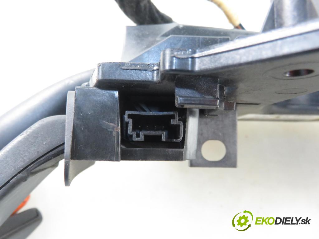 CITROEN C4 I (LC_) HB 2006 80,00 1.6 HDi 109 - 9HZ (DV6TED4) 1560,00 páčka/prepínač 96627927XT