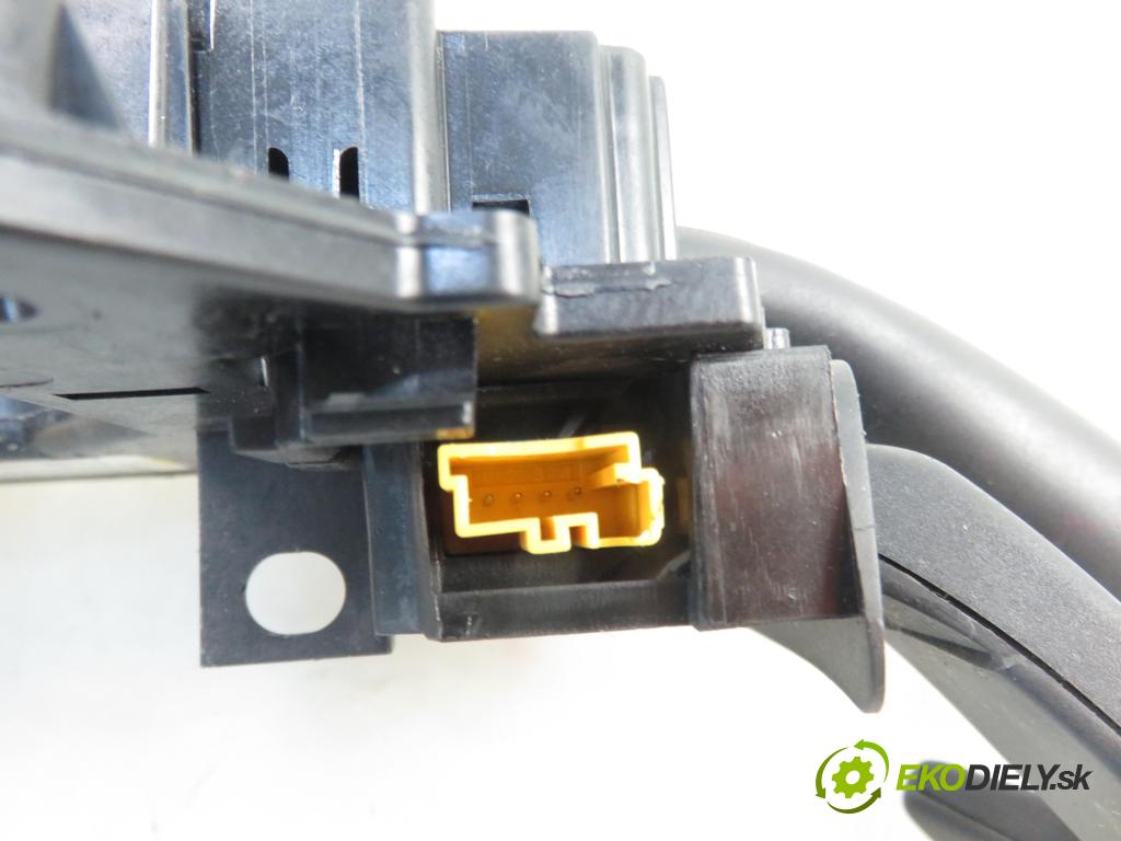 CITROEN C4 I (LC_) HB 2006 80,00 1.6 HDi 109 - 9HZ (DV6TED4) 1560,00 páčka/prepínač 96627927XT