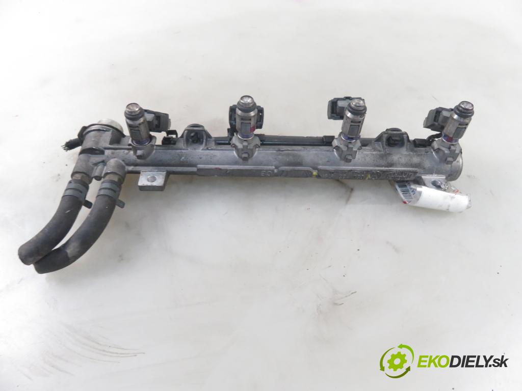 VW GOLF IV (1J1) HB 2000 74,00 1.6 - APF 1595,00 Lišta vstrekovacia 036133319AK ; 036133319 (Vstrekovacie lišty)