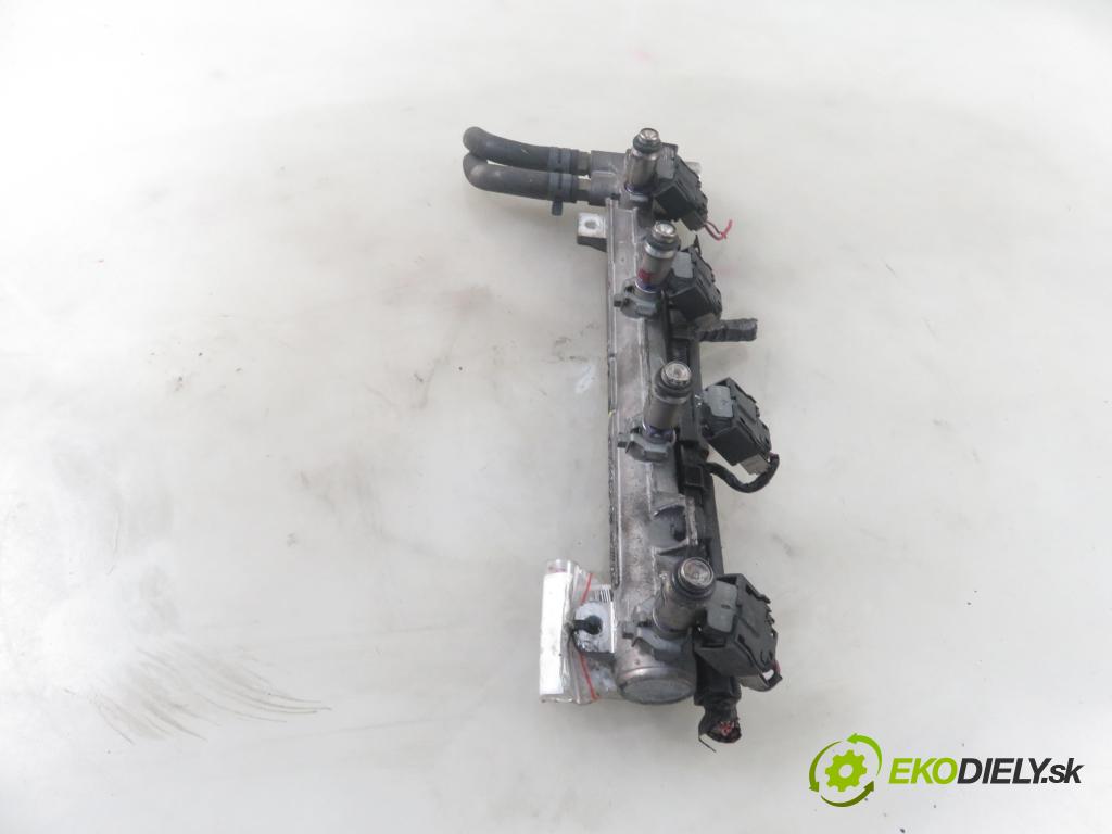 VW GOLF IV (1J1) HB 2000 74,00 1.6 - APF 1595,00 Lišta vstrekovacia 036133319AK ; 036133319 (Vstrekovacie lišty)