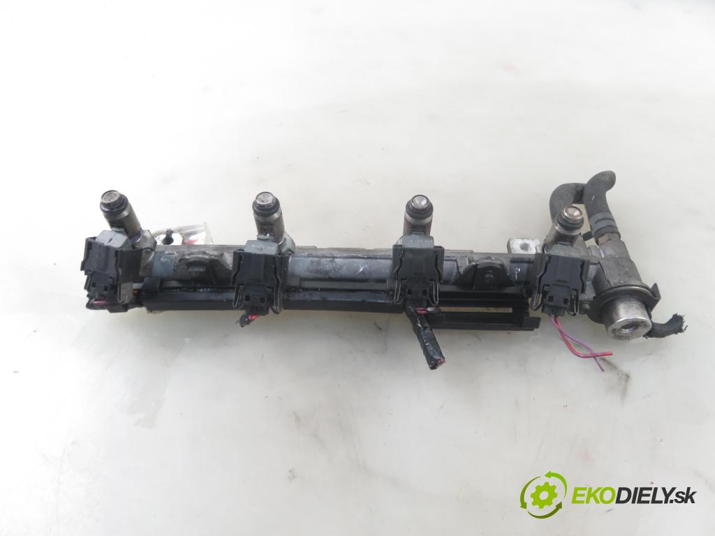 VW GOLF IV (1J1) HB 2000 74,00 1.6 - APF 1595,00 Lišta vstrekovacia 036133319AK ; 036133319 (Vstrekovacie lišty)