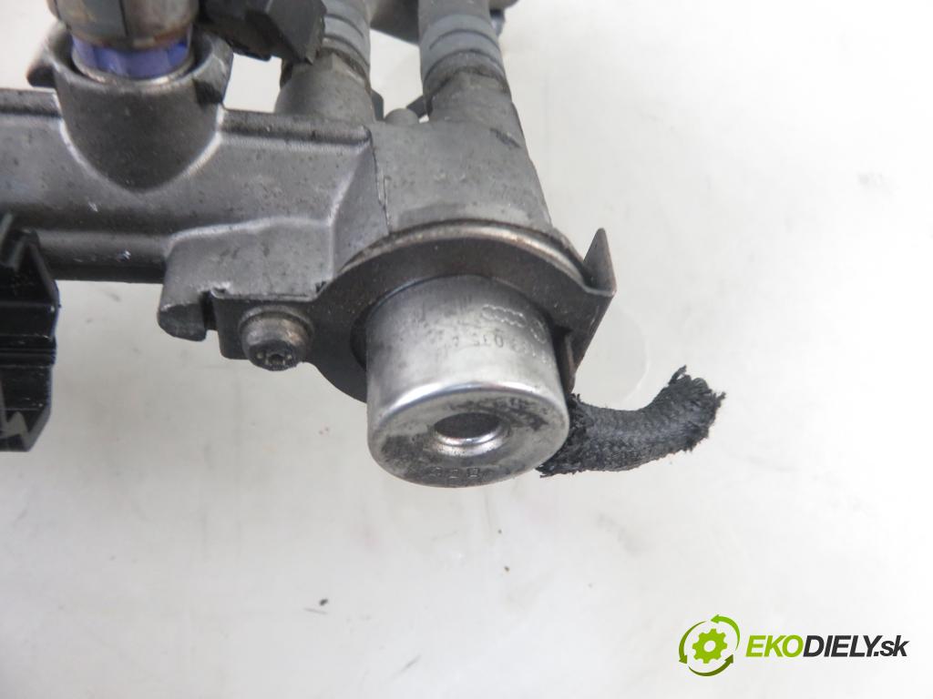 VW GOLF IV (1J1) HB 2000 74,00 1.6 - APF 1595,00 Lišta vstrekovacia 036133319AK ; 036133319 (Vstrekovacie lišty)