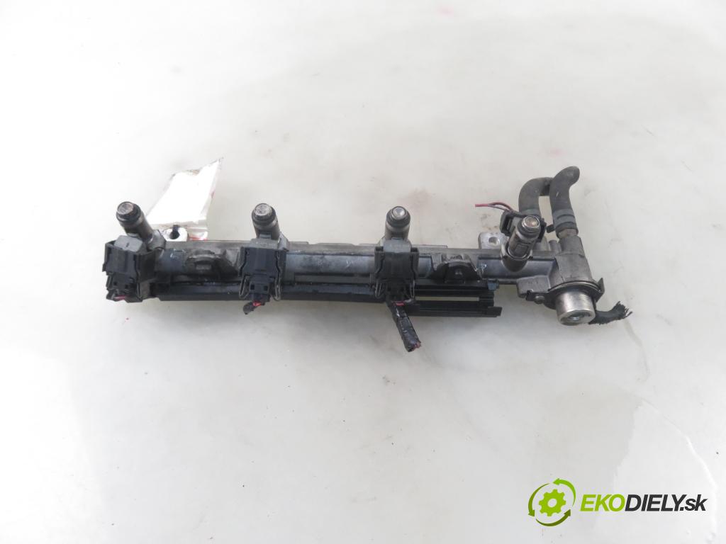 VW GOLF IV (1J1) HB 2000 74,00 1.6 - APF 1595,00 Lišta vstrekovacia 036133319AK ; 036133319 (Vstrekovacie lišty)