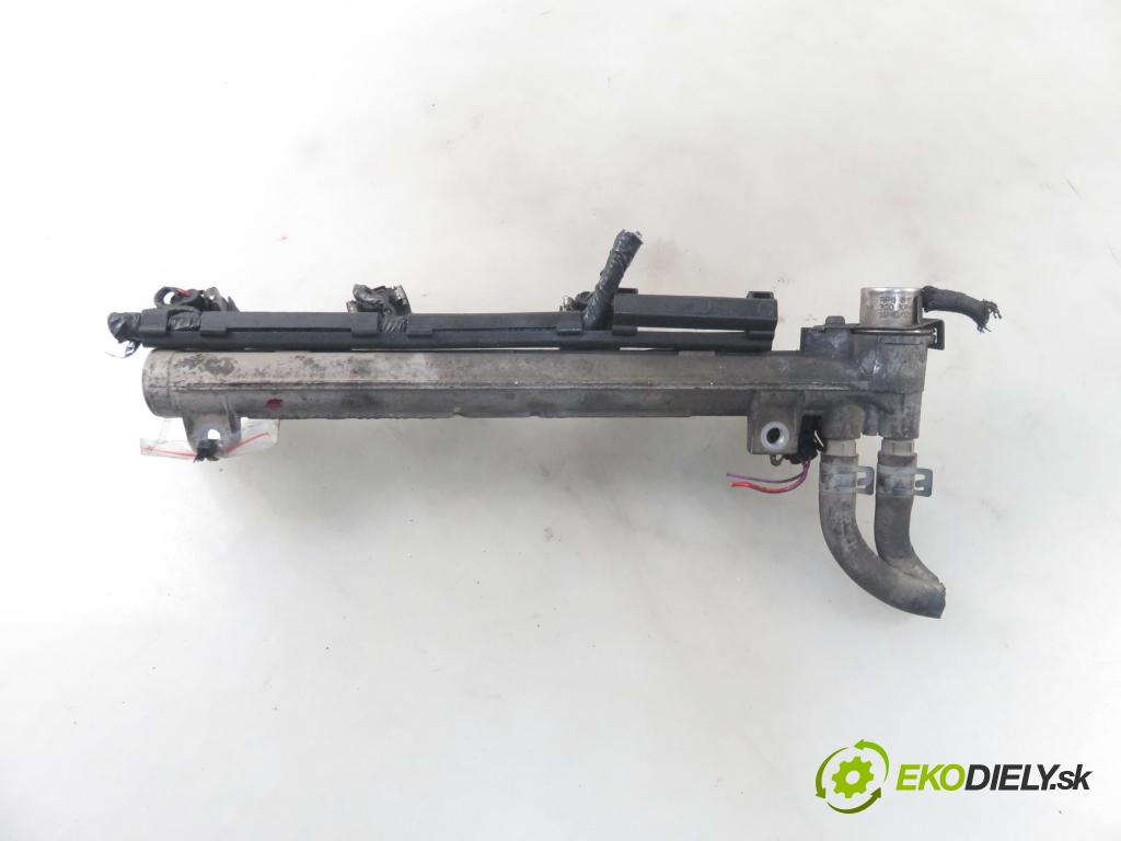 VW GOLF IV (1J1) HB 2000 74,00 1.6 - APF 1595,00 Lišta vstrekovacia 036133319AK ; 036133319 (Vstrekovacie lišty)