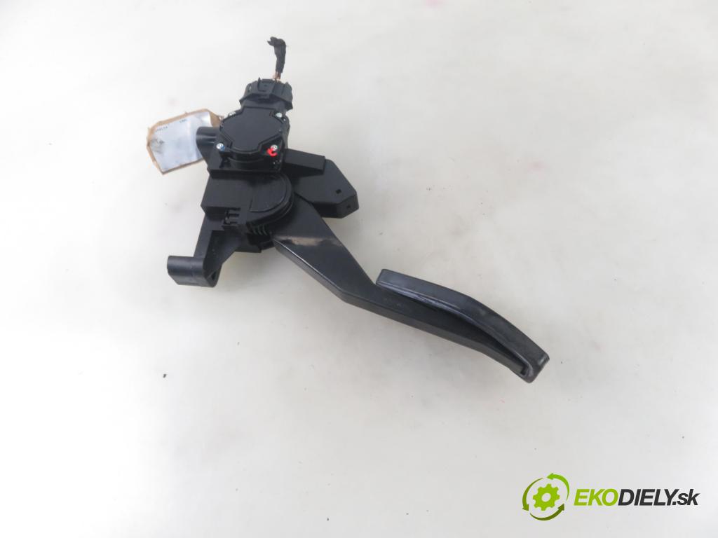 OPEL ASTRA G Kombi (T98) KOMBI 1999 50,00 1.7 TD 68 - X 17 DTL 1700,00 Potenciometer plynu 0281002278 ; 09128851AL (Pedále)