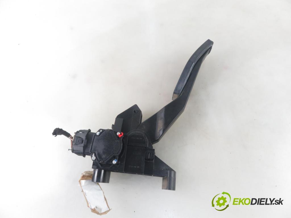 OPEL ASTRA G Kombi (T98) KOMBI 1999 50,00 1.7 TD 68 - X 17 DTL 1700,00 Potenciometer plynu 0281002278 ; 09128851AL (Pedále)