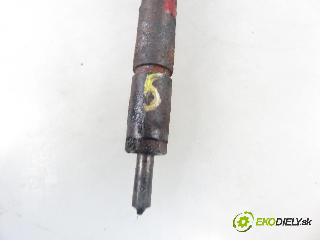 CITROEN C8 (EA_, EB_) VAN 2003 94,00 2.2 HDi - 4HW (DW12TED4) 2179,00 vstrekovač 0445110036 ; 9637277980 (Vstrekovače)