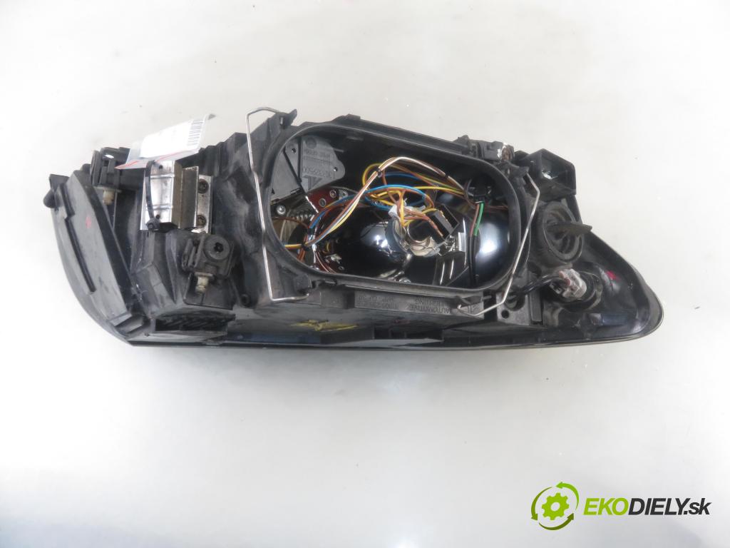 VOLVO V50 (MW) KOMBI 2004 100,00 2.0 D 136 - D 4204 T (PSA) 1997,00 Svetlo LP 30698885
