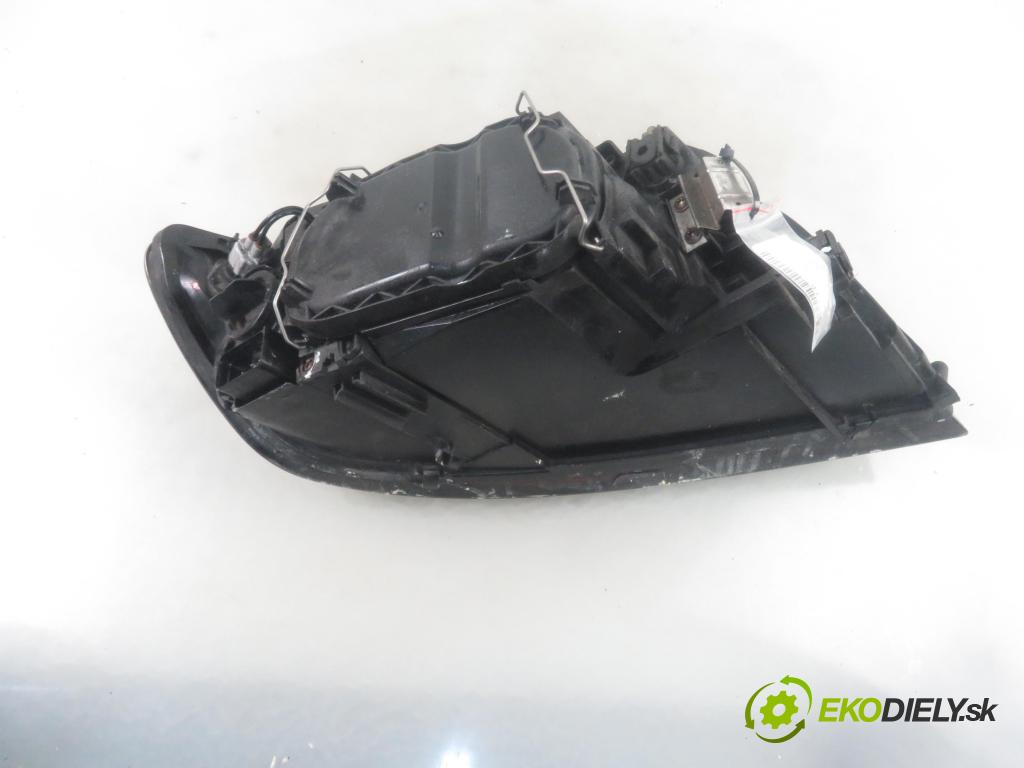 VOLVO V50 (MW) KOMBI 2004 100,00 2.0 D 136 - D 4204 T (PSA) 1997,00 Svetlo LP 30698885