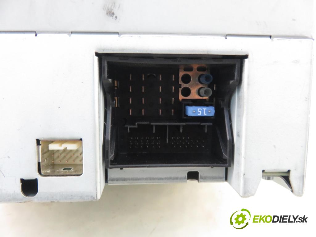 MERCEDES-BENZ KLASA C (W204) SEDAN 2008 115,00 C 180 Kompressor BlueEFFICIENCY 156 - M 271.910 1597,00 RADIO CD 2048709694 ; 2048706589 ; 0014429060