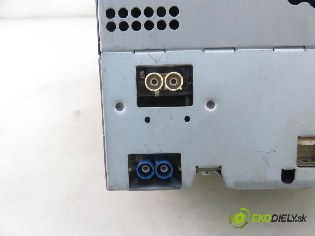 MERCEDES-BENZ KLASA C (W204) SEDAN 2008 115,00 C 180 Kompressor BlueEFFICIENCY 156 - M 271.910 1597,00 RADIO CD 2048709694 ; 2048706589 ; 0014429060