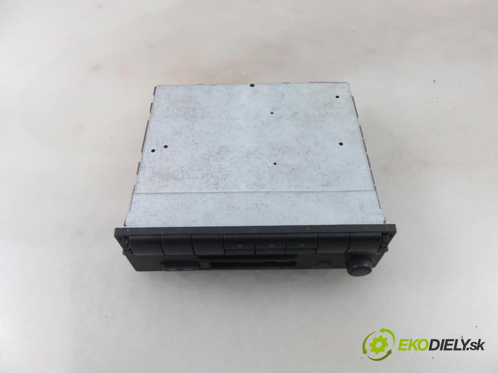 VW GOLF IV (1J1) HB 1999 55,00 1.4 16V 75 - AKQ 1390,00 RADIO