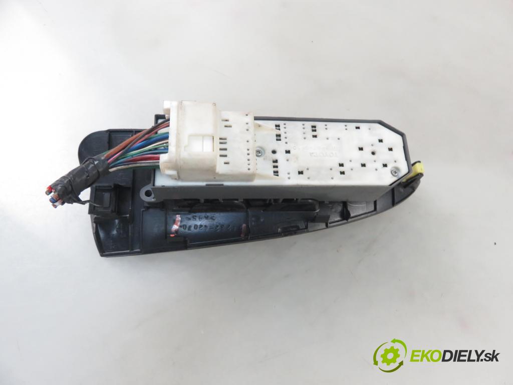 TOYOTA RAV 4 III (_A3_) SUV 2006 130,00 2.2 D 4WD 177 - 2AD-FHV 2231,00 Panel ovládania okien 7423242070