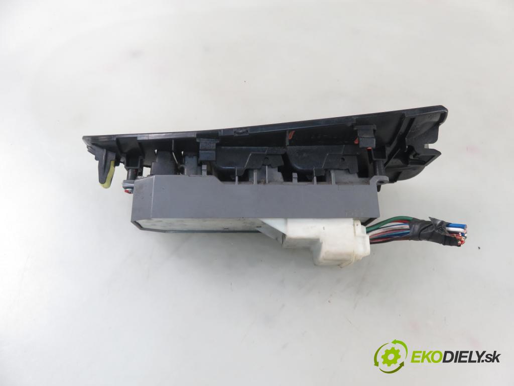 TOYOTA RAV 4 III (_A3_) SUV 2006 130,00 2.2 D 4WD 177 - 2AD-FHV 2231,00 Panel ovládania okien 7423242070