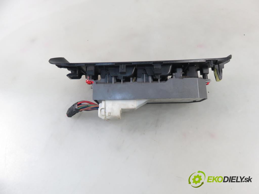 TOYOTA RAV 4 III (_A3_) SUV 2006 130,00 2.2 D 4WD 177 - 2AD-FHV 2231,00 Panel ovládania okien 7423242070