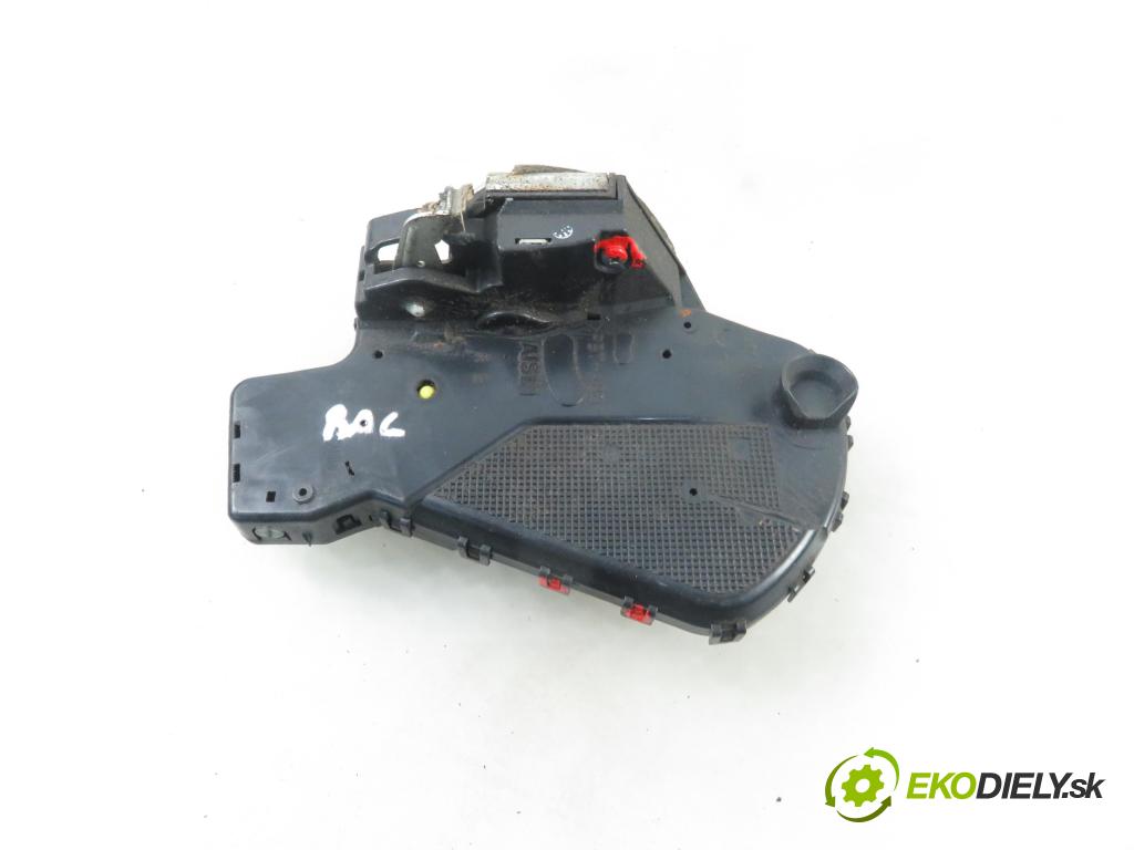 TOYOTA RAV 4 III (_A3_) SUV 2006 130,00 2.2 D 4WD 177 - 2AD-FHV 2231,00 zámok dveří kufr EL.
