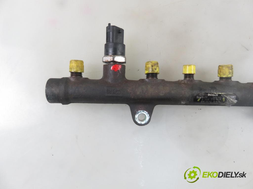 OPEL VIVARO A Skrzynia (X83) FURGON 2001 74,00 1.9 DTI 101 - F9Q 760 1870,00 Lišta vstrekovacia 8200330912 ; 0445214065 (Vstrekovacie lišty)