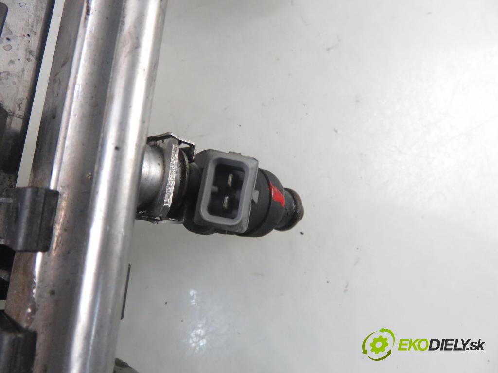 AUDI A3 (8L1) HB 1997 92,00 1.8 - AGN 1781,00 Lišta vstrekovacia 06A906031A (Vstrekovacie lišty)