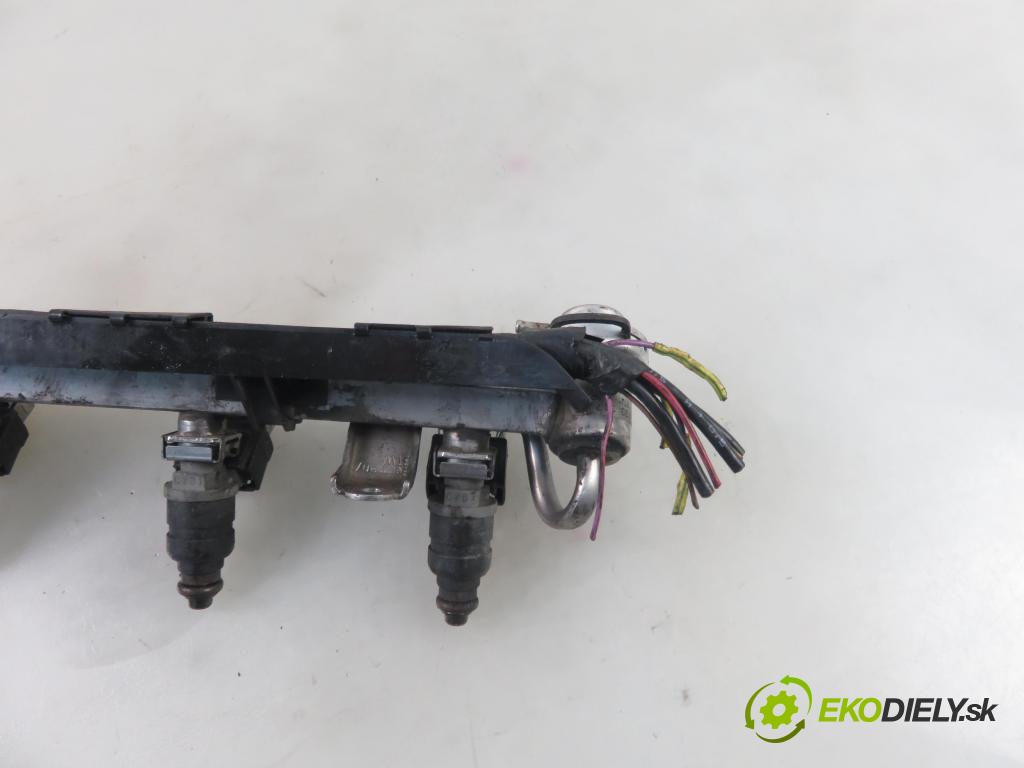 AUDI A3 (8L1) HB 1997 92,00 1.8 - AGN 1781,00 Lišta vstrekovacia 06A906031A (Vstrekovacie lišty)