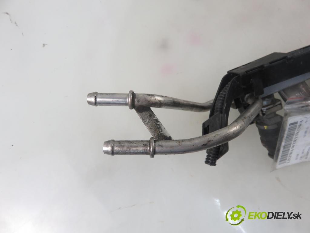 AUDI A3 (8L1) HB 1997 92,00 1.8 - AGN 1781,00 Lišta vstrekovacia 06A906031A (Vstrekovacie lišty)